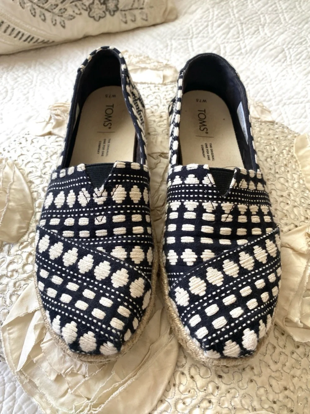 TOMS Black And White Patterned Slip On Casual Summer Espadrilles Size 7.5